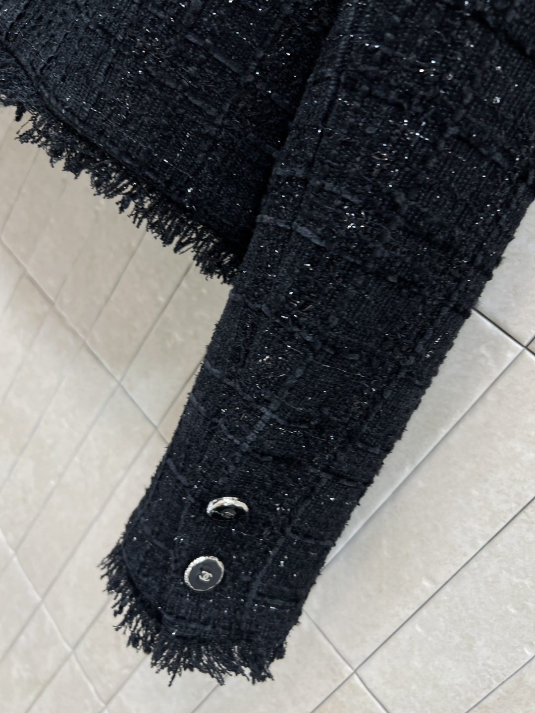 小香家 25秋冬新款 圆领粗花呢外套 经典基础版型百搭不挑人 Logo纽扣点缀 双口袋美观实用 高级有质