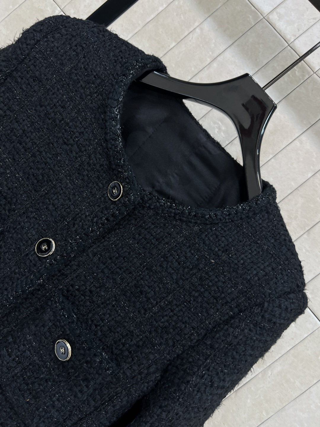 小香家 25秋冬新款 圆领粗花呢外套 经典基础版型百搭不挑人 Logo纽扣点缀 双口袋美观实用 高级有质