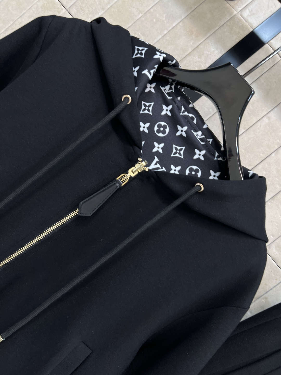 L家 25早秋新款 双面休闲套装 双面穿连帽短款外套+高腰卫裤 绝绝子一套搭配 一面经典纯色 一面经典钱