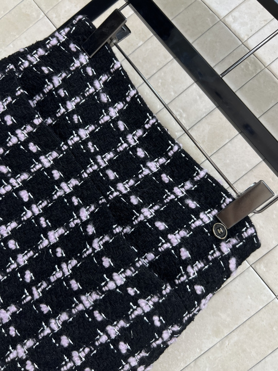 小香家 25秋冬新款 格纹粗花呢系列 圆领短款外套+圆领连衣裙外套 +短裙 一系列搭配上身很抬气质 时髦