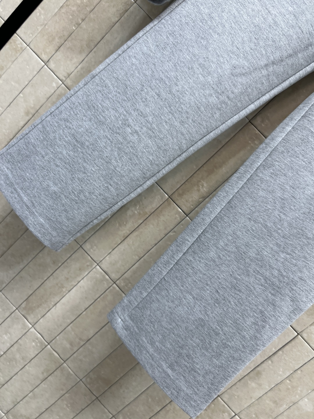 L家 25早秋新款 双面休闲套装 双面穿连帽短款外套+高腰卫裤 绝绝子一套搭配 一面经典纯色 一面经典钱