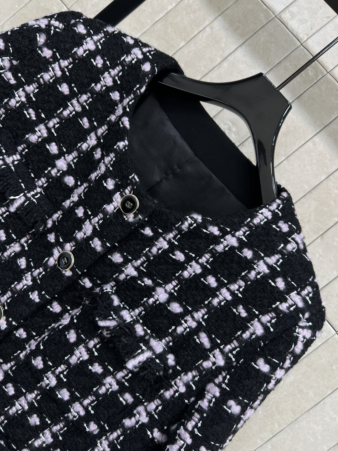 小香家 25秋冬新款 格纹粗花呢系列 圆领短款外套+圆领连衣裙外套 +短裙 一系列搭配上身很抬气质 时髦