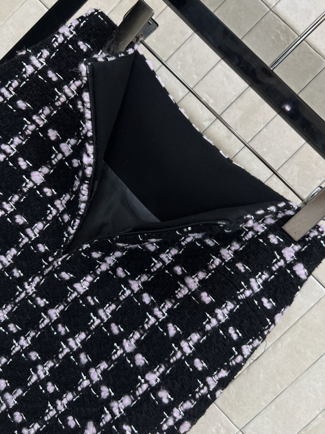 小香家 25秋冬新款 格纹粗花呢系列 圆领短款外套+圆领连衣裙外套 +短裙 一系列搭配上身很抬气质 时髦