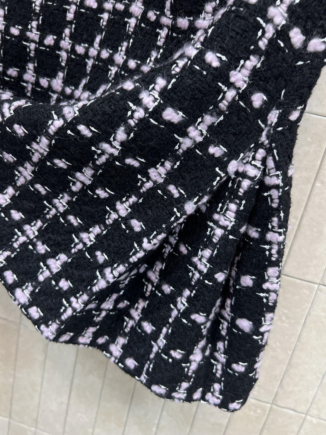 小香家 25秋冬新款 格纹粗花呢系列 圆领短款外套+圆领连衣裙外套 +短裙 一系列搭配上身很抬气质 时髦