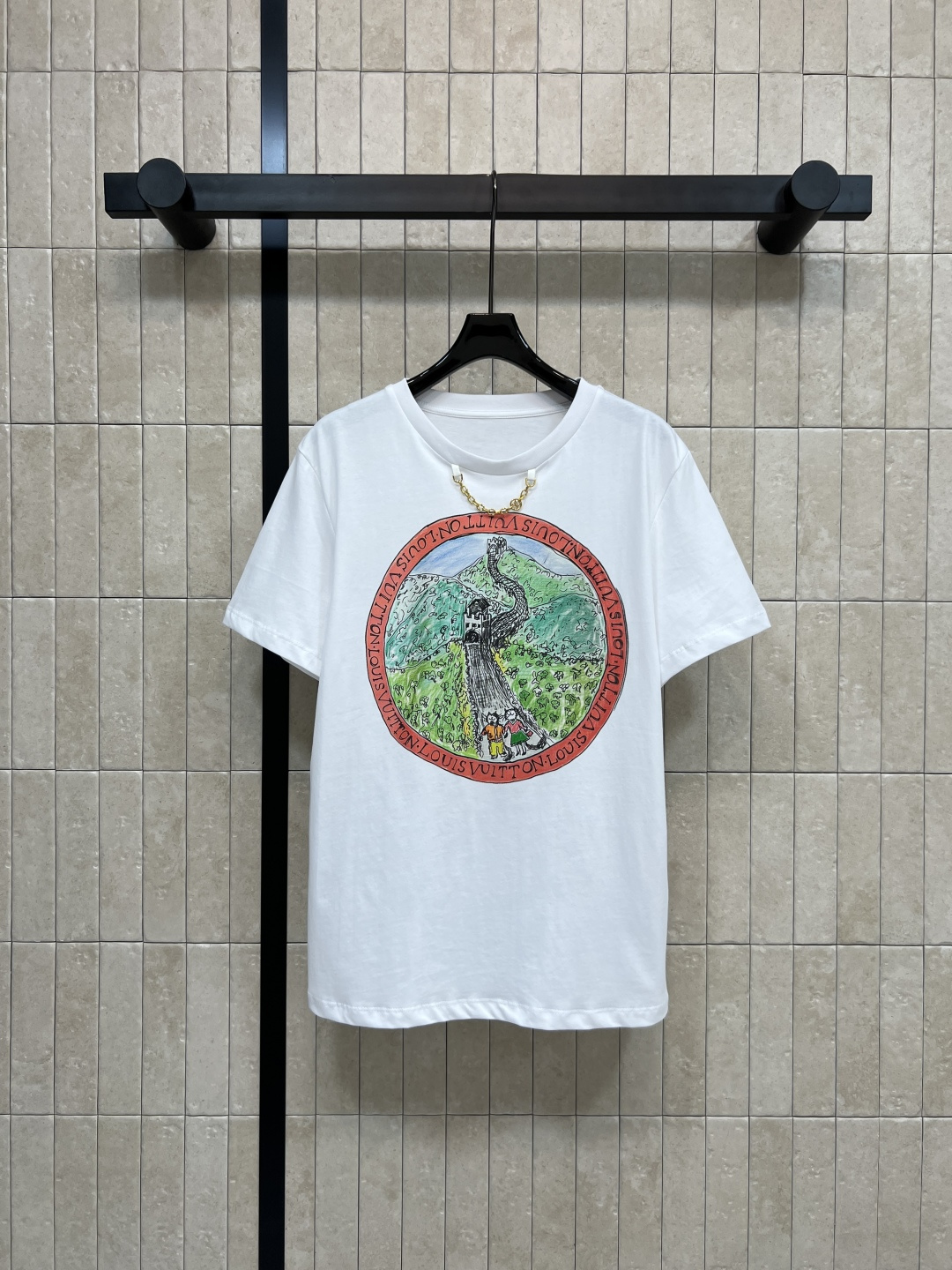 NO:499415,L Home 25 Early Autumn New Cat Cartoon Printed Short-Sleeve T-shirt Classic Small Loose Style Upper Body Versatile Not Picky Imported Cotton Fabric Texture Comfortable and Breathable Cartoon Cat Printed Pattern Trendy and Fashion Customized Hardware Chain Decoration Three Colors and Three Codes Size/S-M-L,,louis vuitton,T-shirt,tees,t-shirt,alexander wang19860909L家 25早秋新款 猫咪卡通印花短袖T恤 经典的小宽松版型 上身百搭不挑人 进口纯棉面料 质感舒适透气 卡通猫咪印花图案潮流又时尚 定制五金链条装饰 三色三码 Size/S-M-L,,louis vuitton,T-shirt,tees，t-shirt,alexander wang,Women's clothing