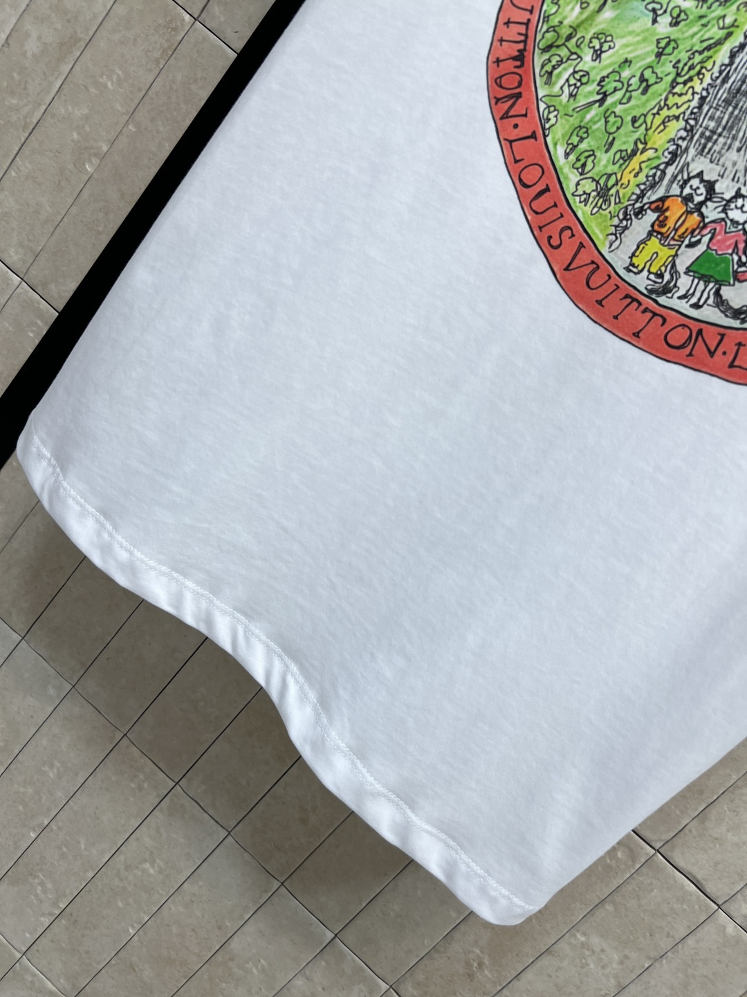 L家 25早秋新款 猫咪卡通印花短袖T恤 经典的小宽松版型 上身百搭不挑人 进口纯棉面料 质感舒适透气 