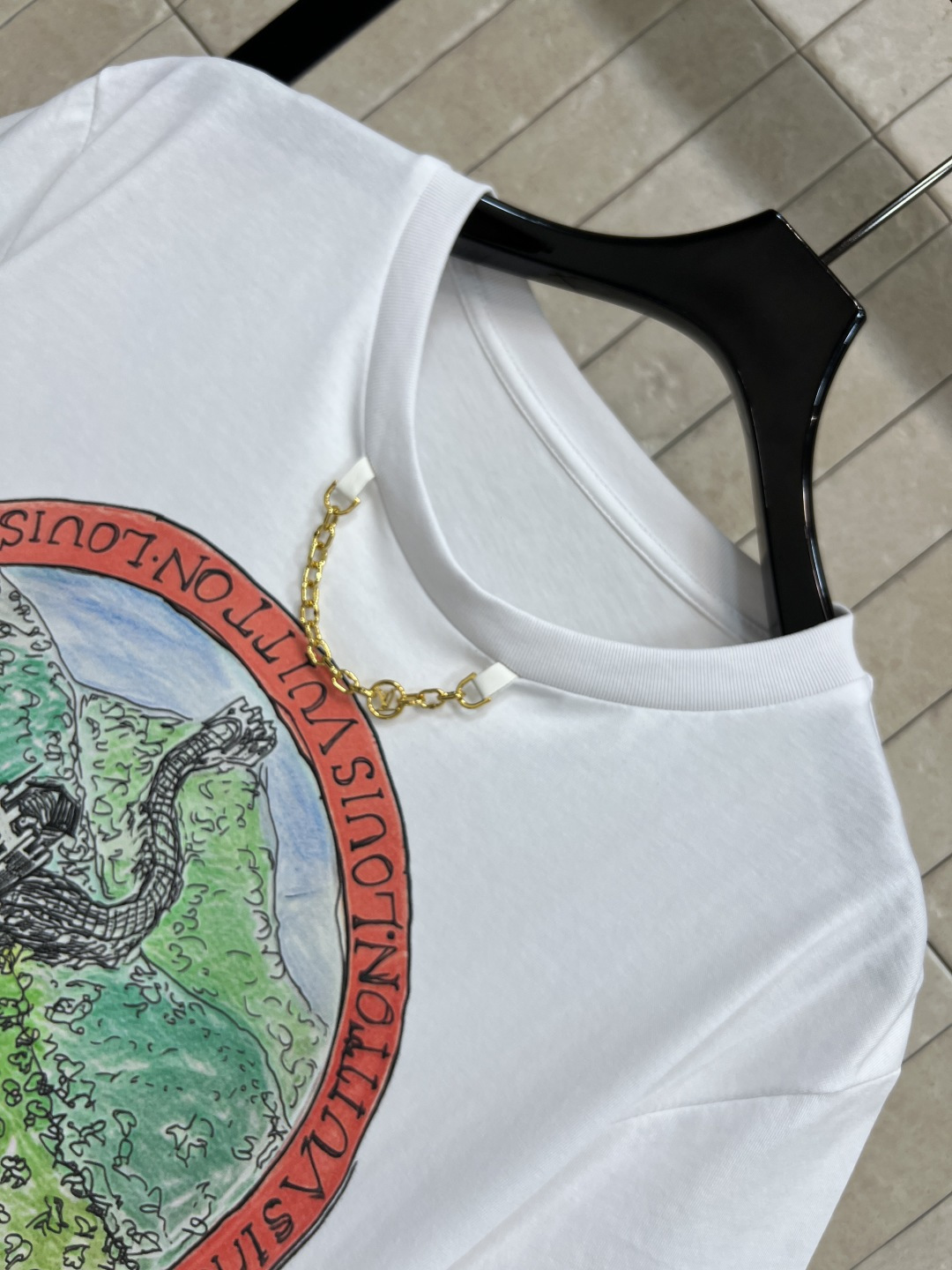 L家 25早秋新款 猫咪卡通印花短袖T恤 经典的小宽松版型 上身百搭不挑人 进口纯棉面料 质感舒适透气 