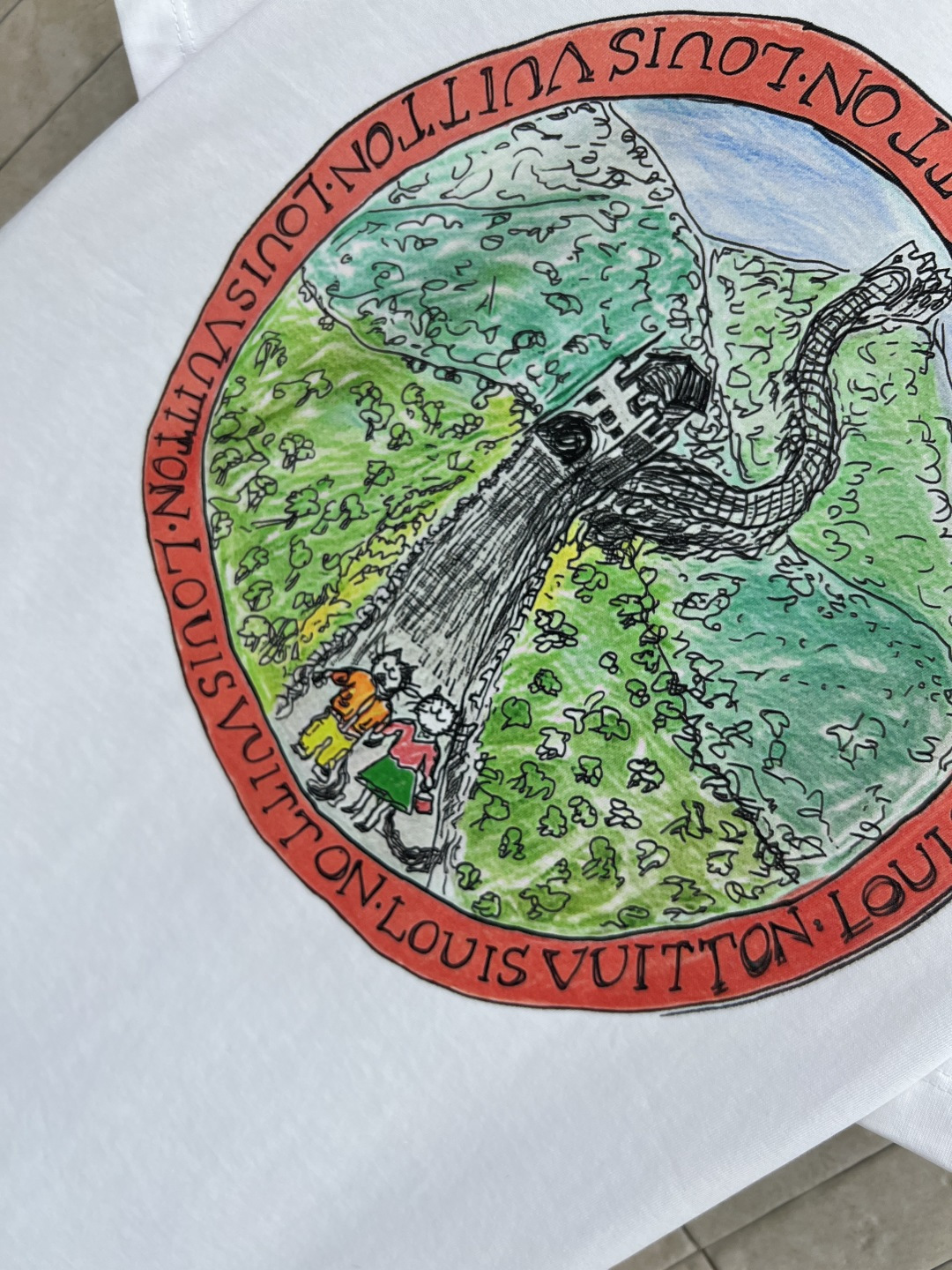 L家 25早秋新款 猫咪卡通印花短袖T恤 经典的小宽松版型 上身百搭不挑人 进口纯棉面料 质感舒适透气 