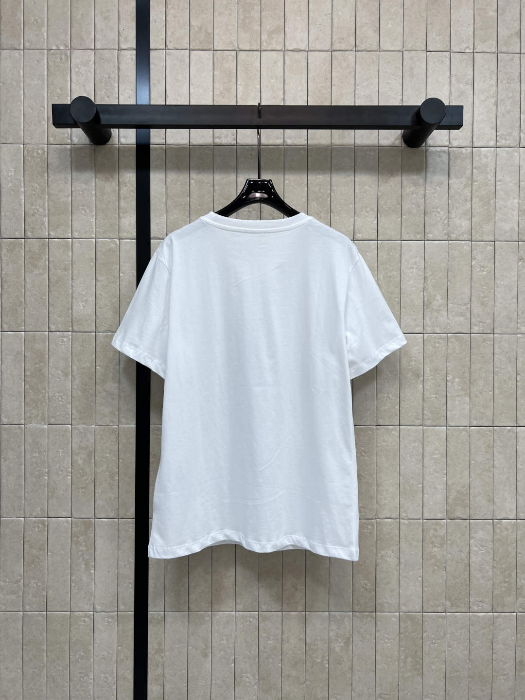 L家 25早秋新款 猫咪卡通印花短袖T恤 经典的小宽松版型 上身百搭不挑人 进口纯棉面料 质感舒适透气 