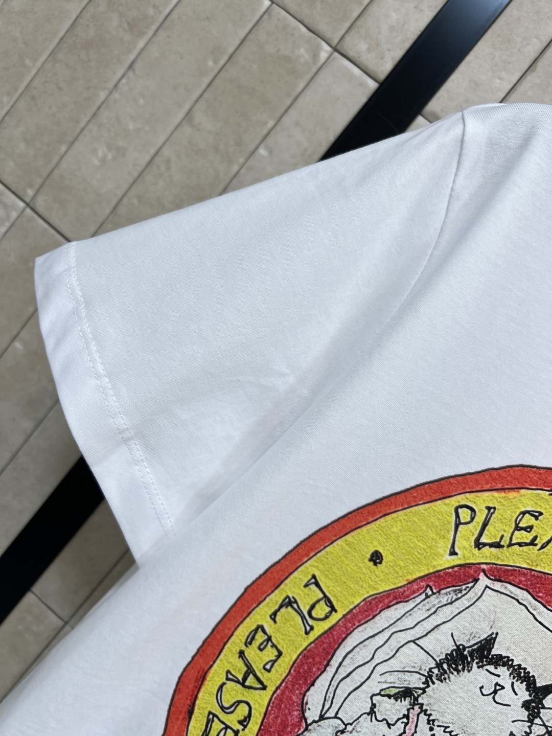 L家 25早秋新款 猫咪卡通印花短袖T恤 经典的小宽松版型 上身百搭不挑人 进口纯棉面料 质感舒适透气 