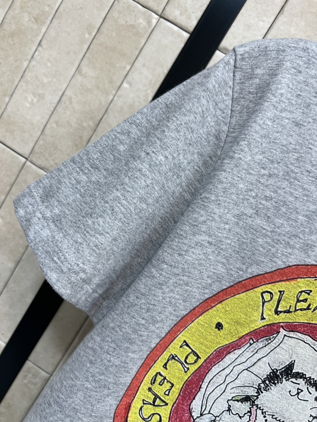 L家 25早秋新款 猫咪卡通印花短袖T恤 经典的小宽松版型 上身百搭不挑人 进口纯棉面料 质感舒适透气 