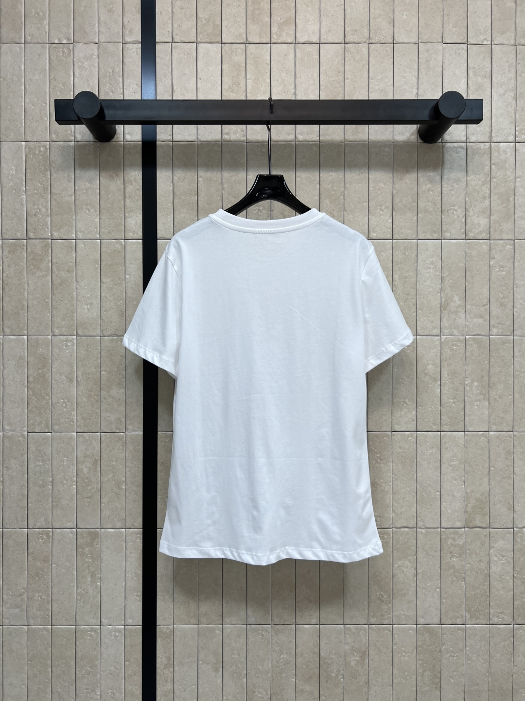 L家 25早秋新款 猫咪卡通印花短袖T恤 经典的小宽松版型 上身百搭不挑人 进口纯棉面料 质感舒适透气 