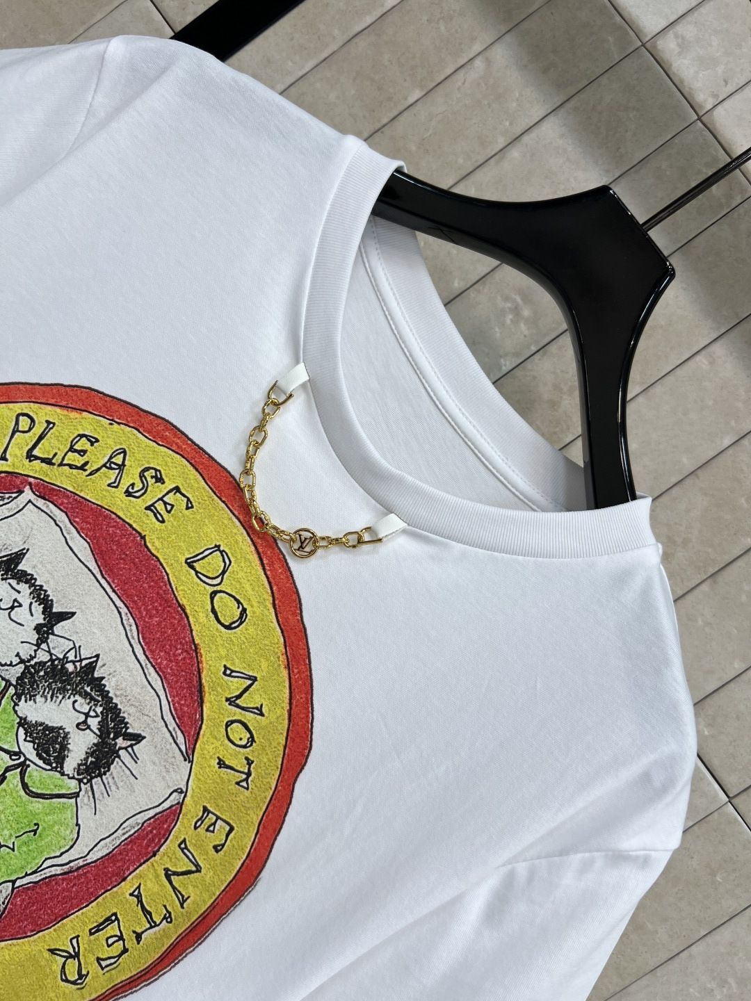 L家 25早秋新款 猫咪卡通印花短袖T恤 经典的小宽松版型 上身百搭不挑人 进口纯棉面料 质感舒适透气 