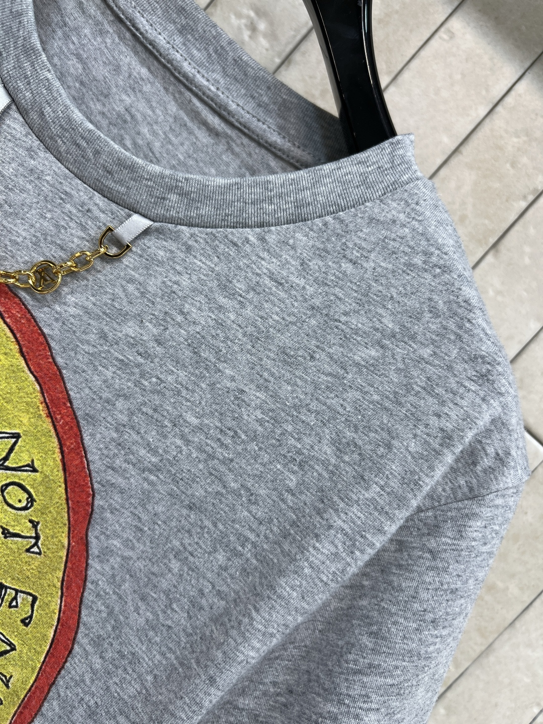 L家 25早秋新款 猫咪卡通印花短袖T恤 经典的小宽松版型 上身百搭不挑人 进口纯棉面料 质感舒适透气 