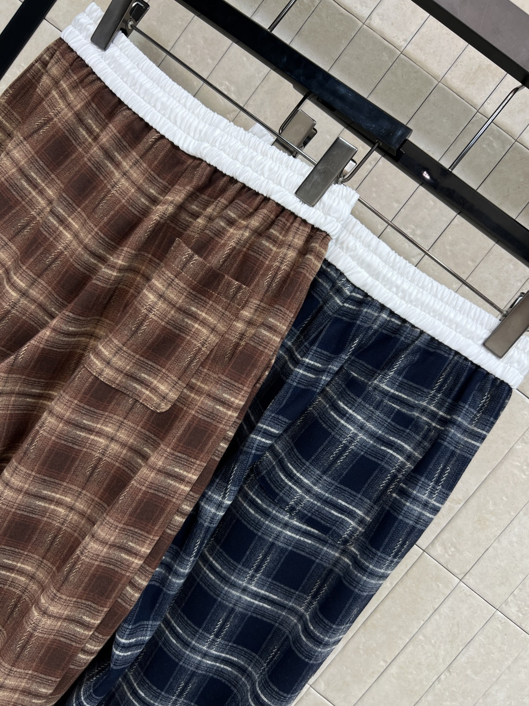 MIu家 25秋冬新款 格纹褶皱休闲裤 直筒撞色高腰设计 显瘦又藏肉 裤脚褶皱设计 酷女孩必收款 炫酷休