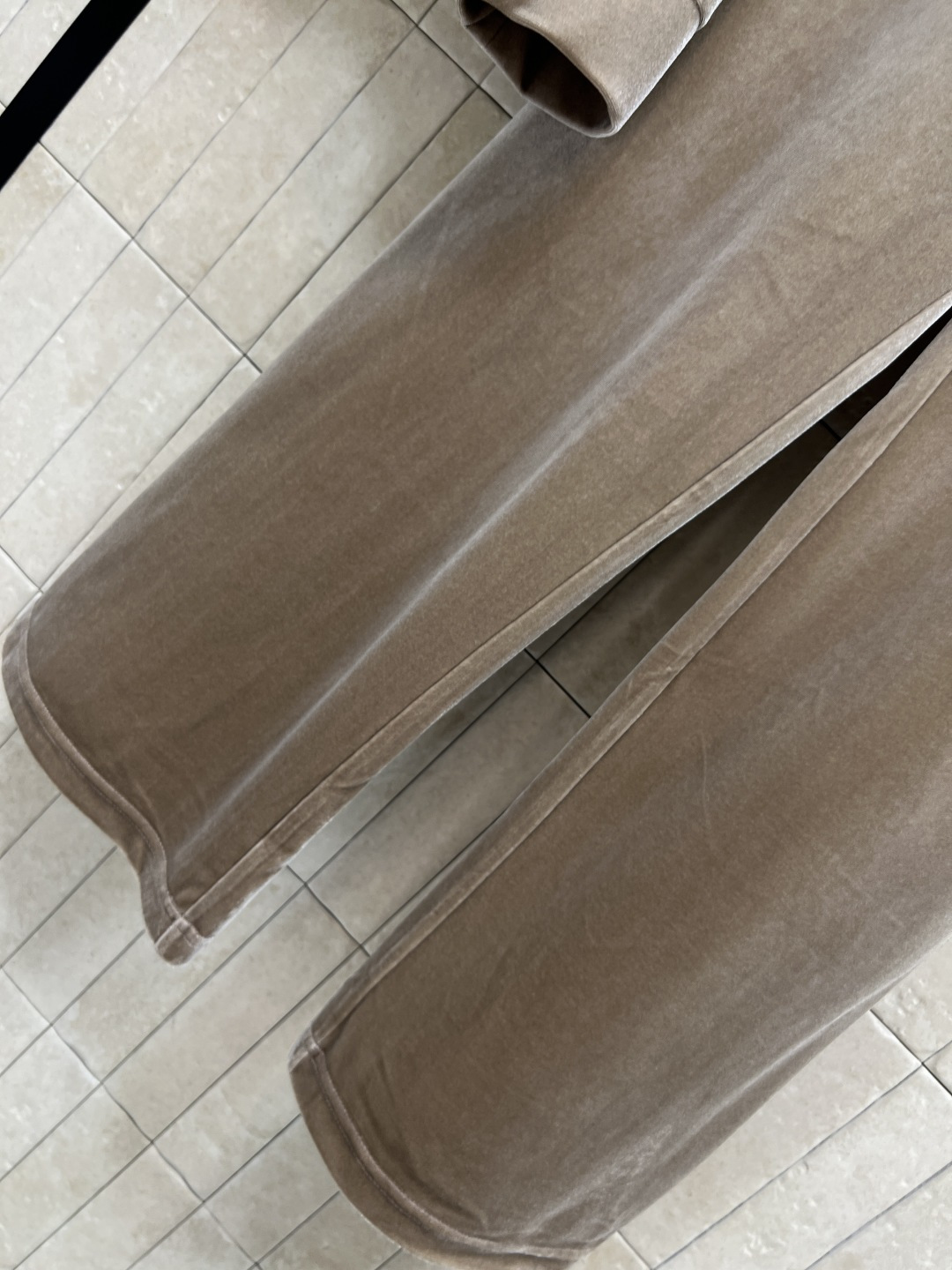 L家 25秋冬新款 徽标连帽丝绒套装 日常休闲运动套装 连帽拉链外套+松紧腰阔腿长裤 一套搭配休闲慵懒超