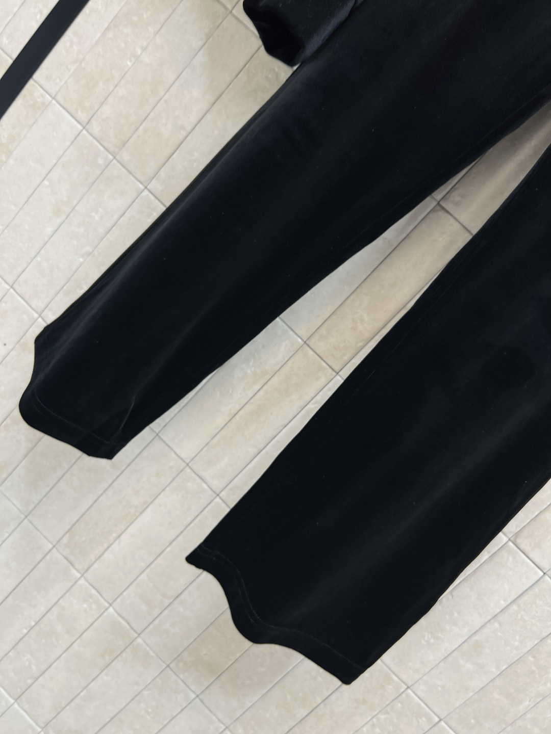 L家 25秋冬新款 徽标连帽丝绒套装 日常休闲运动套装 连帽拉链外套+松紧腰阔腿长裤 一套搭配休闲慵懒超