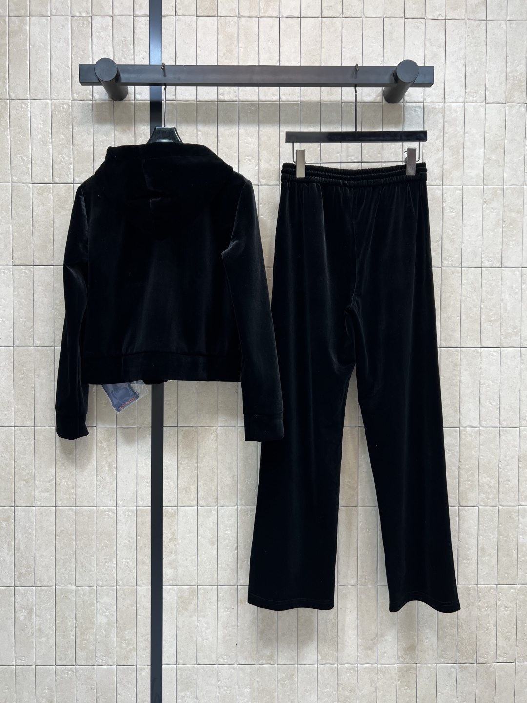 L家 25秋冬新款 徽标连帽丝绒套装 日常休闲运动套装 连帽拉链外套+松紧腰阔腿长裤 一套搭配休闲慵懒超