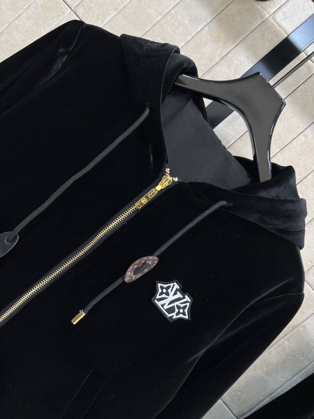 L家 25秋冬新款 徽标连帽丝绒套装 日常休闲运动套装 连帽拉链外套+松紧腰阔腿长裤 一套搭配休闲慵懒超