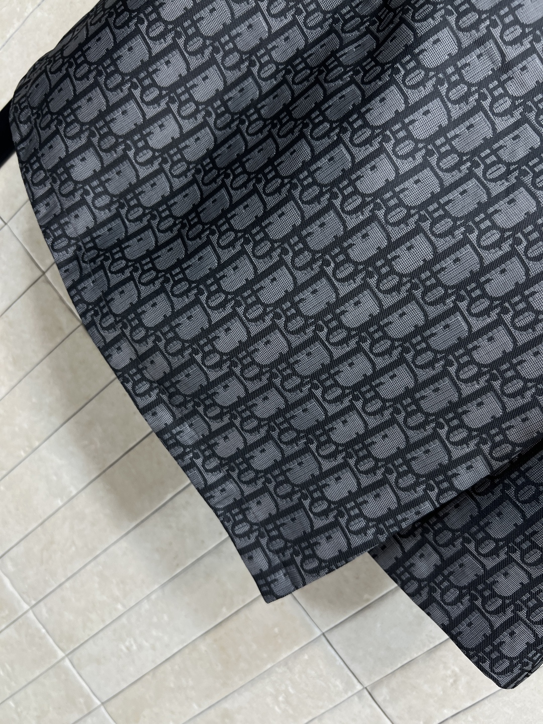 D家 25秋冬新款 老花暗纹提花系列 连帽机能扣外套+连帽夹克外套+搭片裤裙+休闲裤 经典的灰黑色运动风