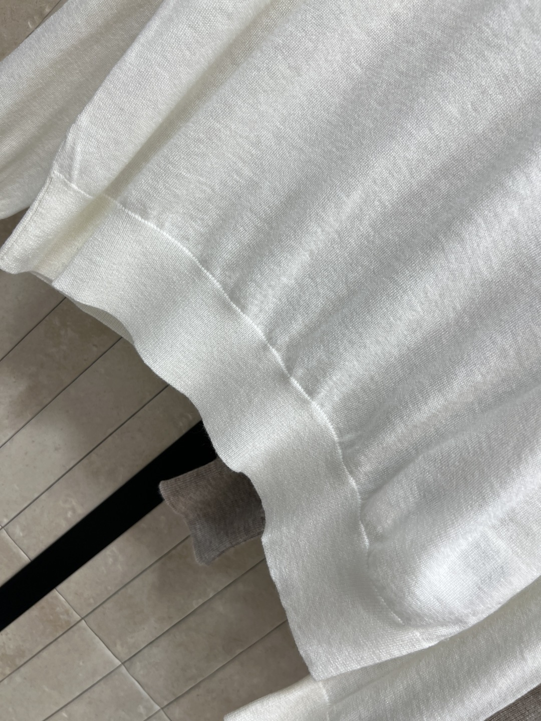 LW家 25秋冬新款 徽标刺绣羊毛长袖衫 百分百羊毛纱线 质感柔软细腻 经典圆领版型 上身显瘦又百搭 经