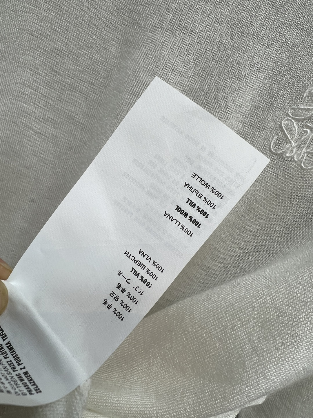 LW家 25秋冬新款 徽标刺绣羊毛长袖衫 百分百羊毛纱线 质感柔软细腻 经典圆领版型 上身显瘦又百搭 经