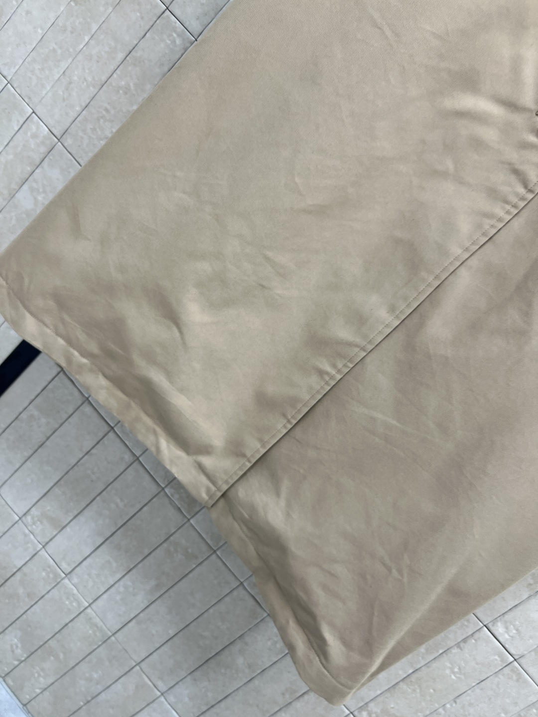 MIu家 25秋冬新款 双面穿长款大衣 一面经典卡其色 一面羊毛千鸟格面料 经典logo徽标点缀彰显品牌