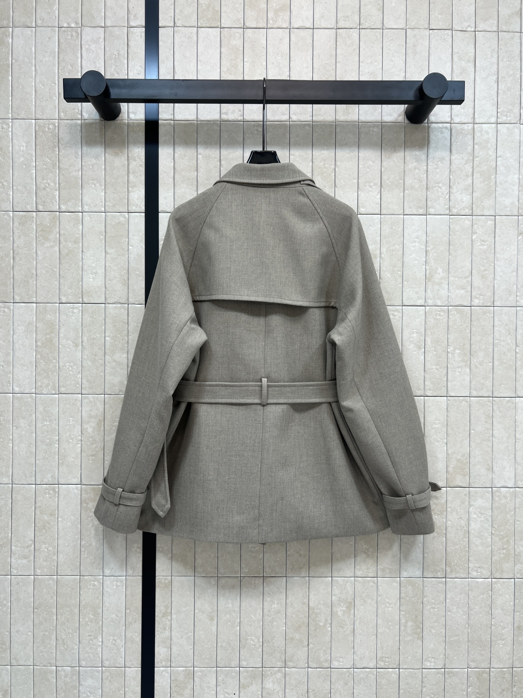 L家 25秋冬新款 系带短款风衣外套 优雅又大方的经典款 超多明星同款 宽松版型很大气 对于任何身材包容