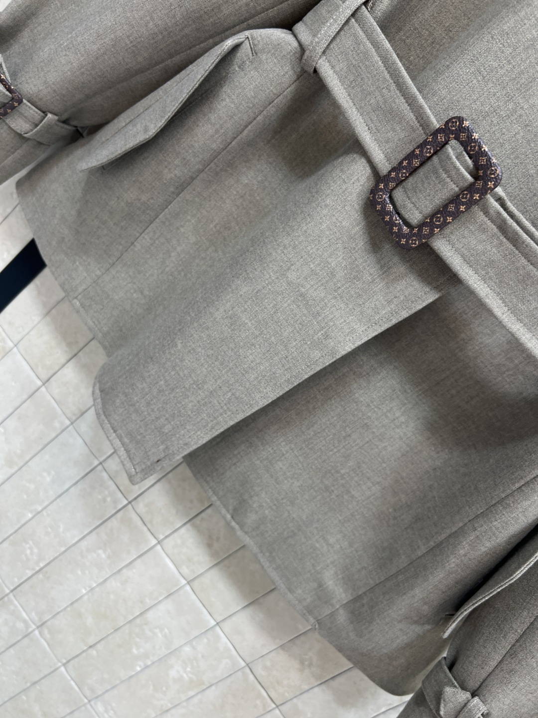 L家 25秋冬新款 系带短款风衣外套 优雅又大方的经典款 超多明星同款 宽松版型很大气 对于任何身材包容