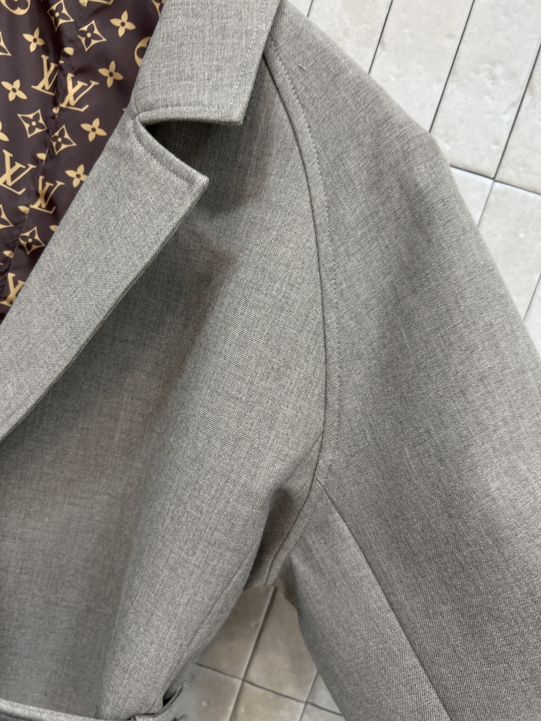 L家 25秋冬新款 系带短款风衣外套 优雅又大方的经典款 超多明星同款 宽松版型很大气 对于任何身材包容