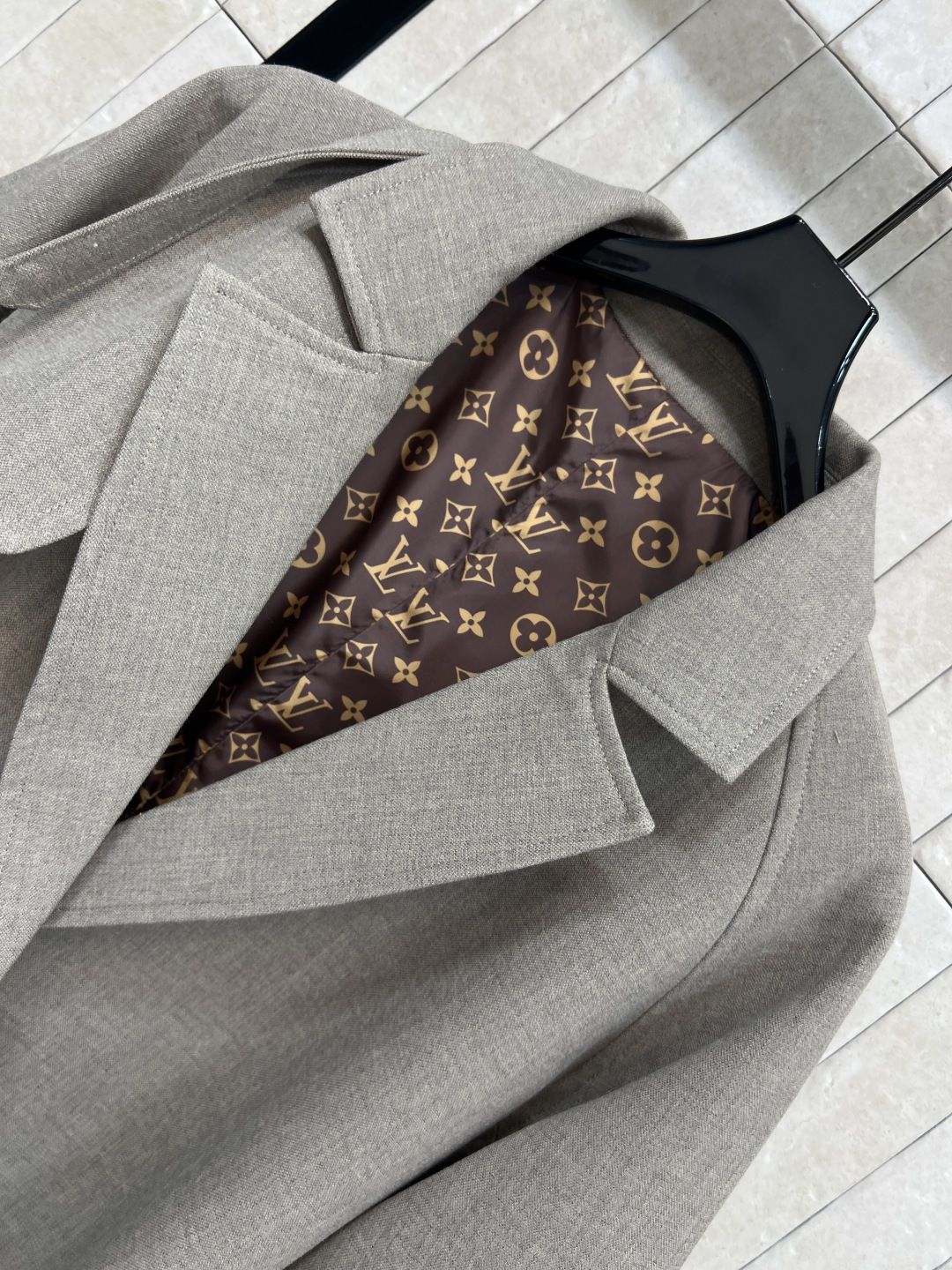 L家 25秋冬新款 系带短款风衣外套 优雅又大方的经典款 超多明星同款 宽松版型很大气 对于任何身材包容