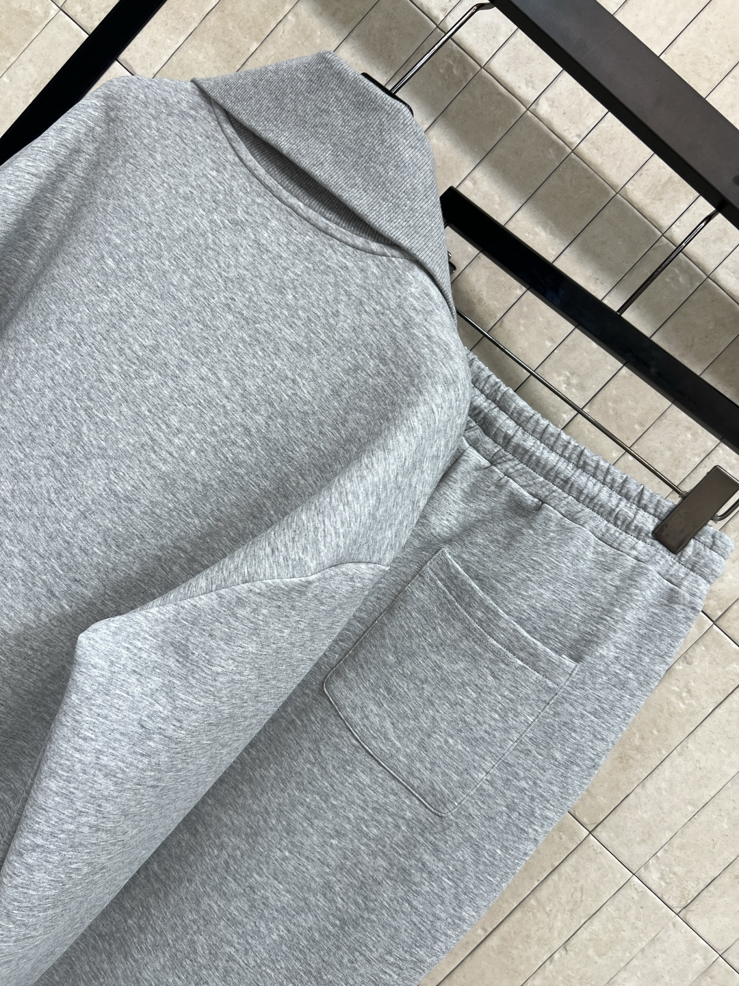 MIu家 25秋冬新款 连帽拉链卫衣外套 运动休闲风 推荐自留 上身太好看了 连帽宽松蝙蝠袖设计 log