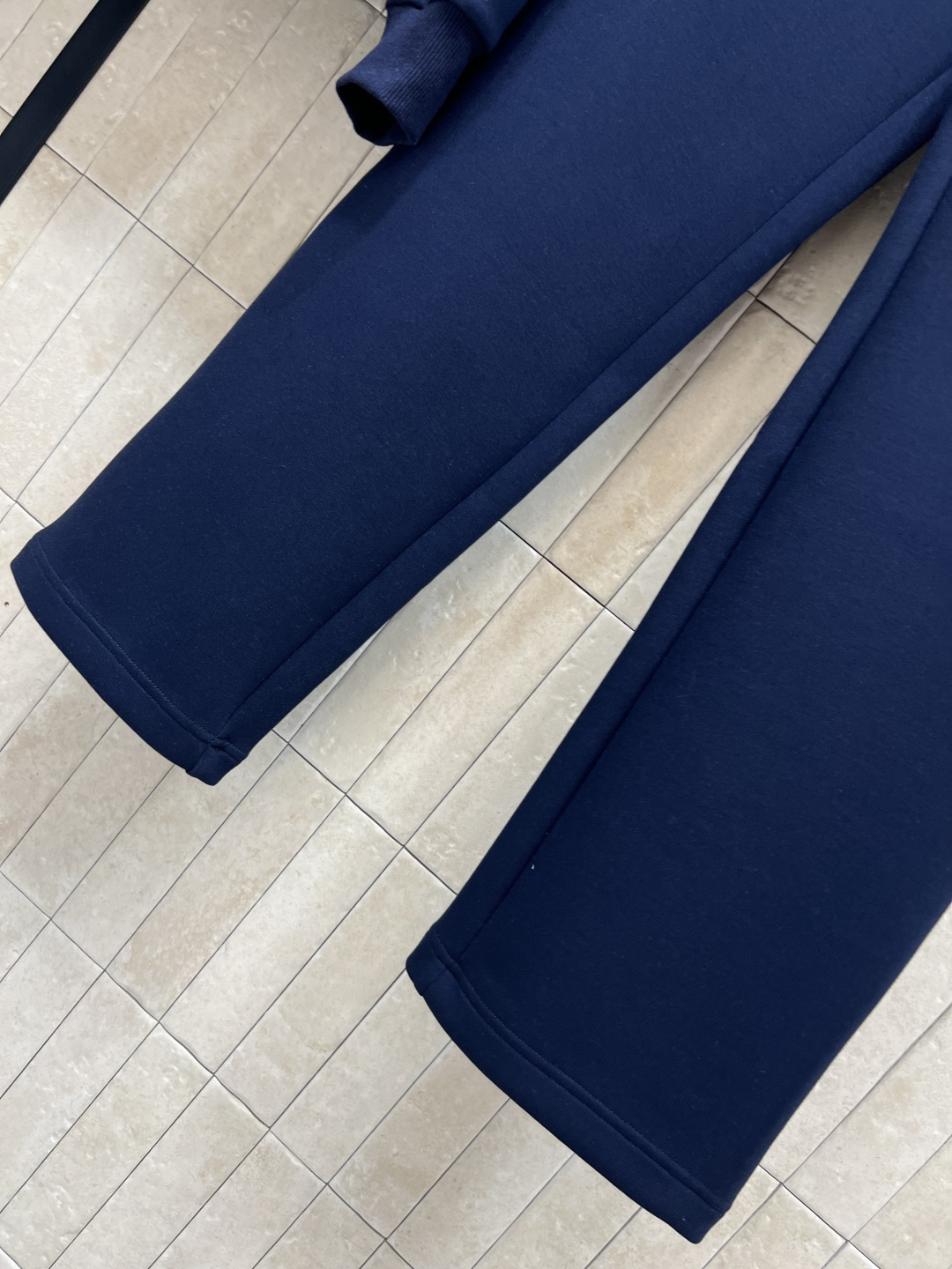 MIu家 25秋冬新款 连帽拉链卫衣外套 运动休闲风 推荐自留 上身太好看了 连帽宽松蝙蝠袖设计 log