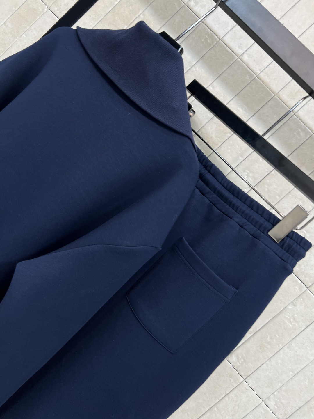 MIu家 25秋冬新款 连帽拉链卫衣外套 运动休闲风 推荐自留 上身太好看了 连帽宽松蝙蝠袖设计 log