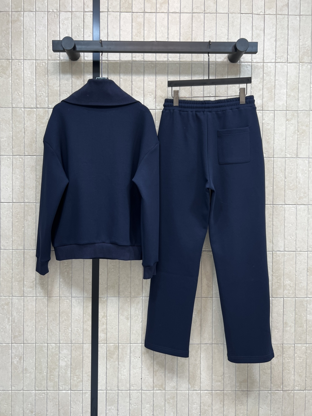 MIu家 25秋冬新款 连帽拉链卫衣外套 运动休闲风 推荐自留 上身太好看了 连帽宽松蝙蝠袖设计 log