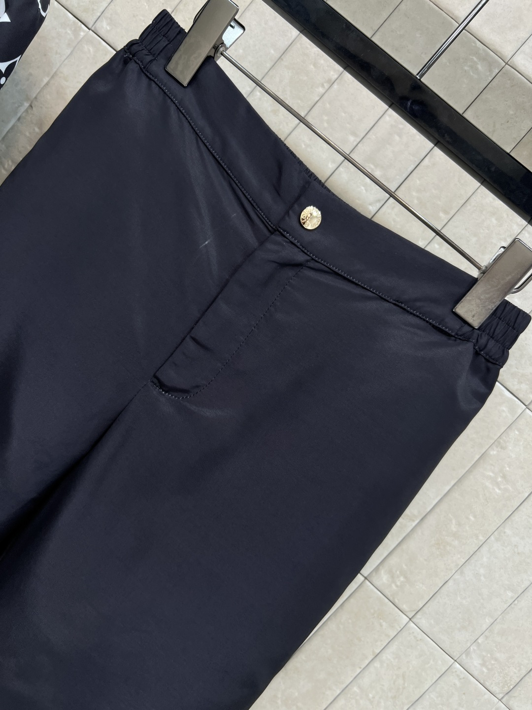 L家 25秋冬新款 黑白老花logo印花休闲套装 连帽立领拉链外套+束脚休闲裤 日常休闲运动都可以 一套