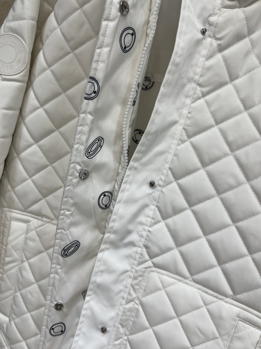 M家 25秋冬新款 双面穿连帽夹棉外套 一面纯色菱形行缝 一面满印圈圈印花图案 自带氛围感不会呆板 保暖