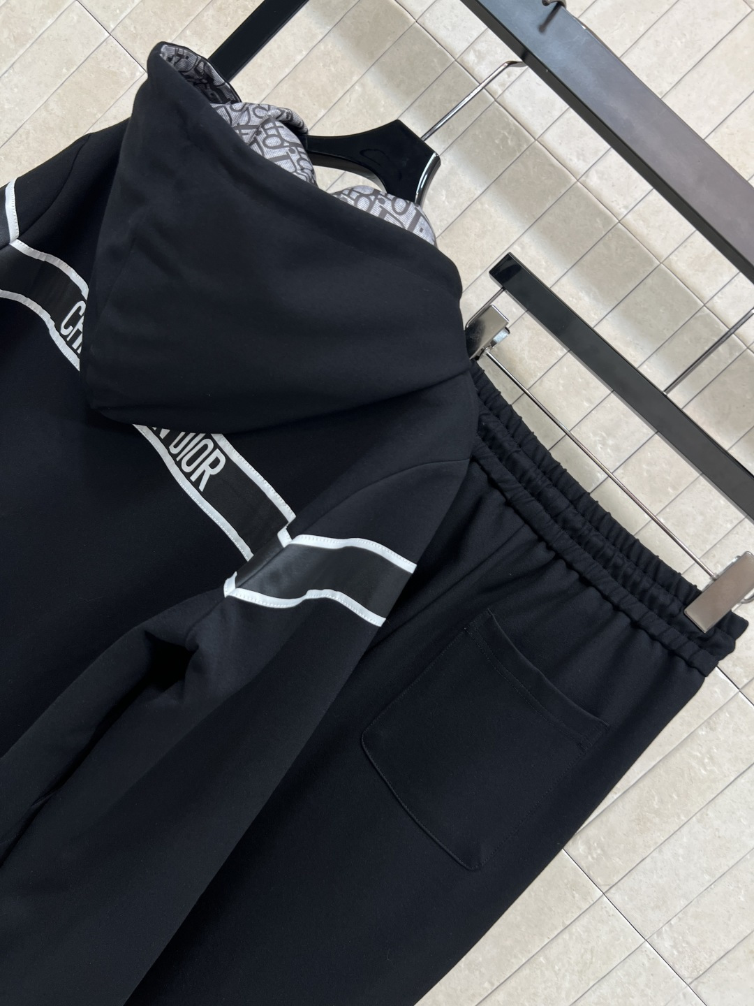 D家 25秋冬新款 双面穿连帽拉链卫衣外套+高腰休闲裤 日常休闲运动套装 简洁又时尚大气 出门无搭配烦恼