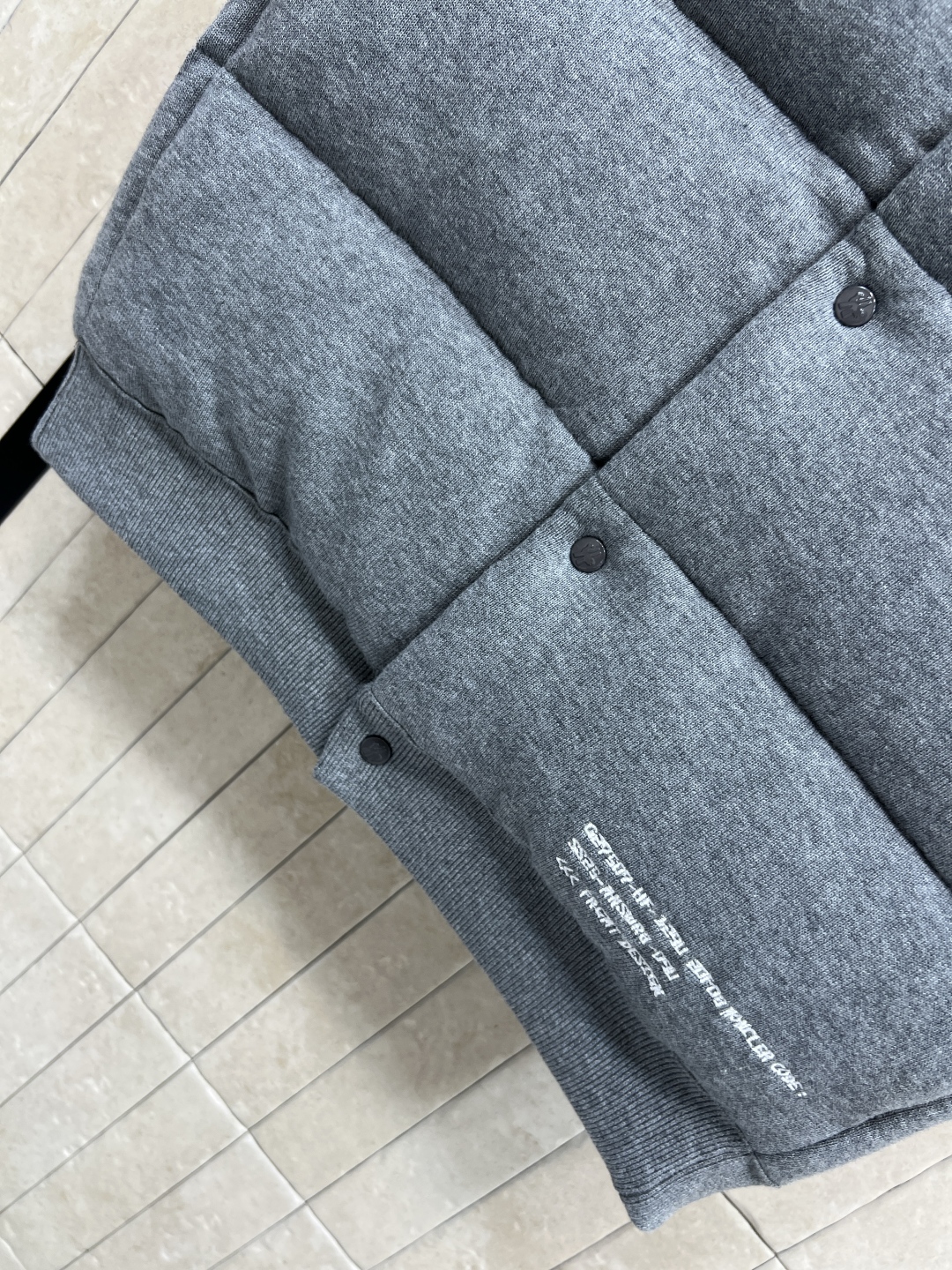 M家 25秋冬新款 立领羽绒服马甲 软糯亲肤有设计感 立领无袖马甲基础版型 上身显瘦又百搭 秋冬造型神器