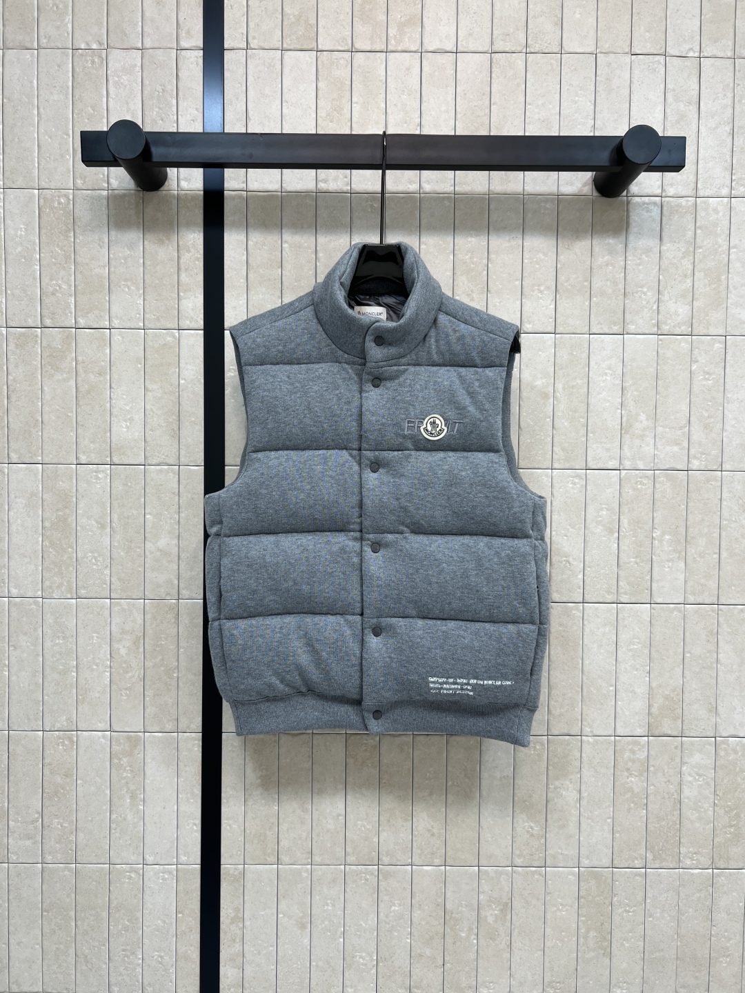 M家 25秋冬新款 立领羽绒服马甲 软糯亲肤有设计感 立领无袖马甲基础版型 上身显瘦又百搭 秋冬造型神器