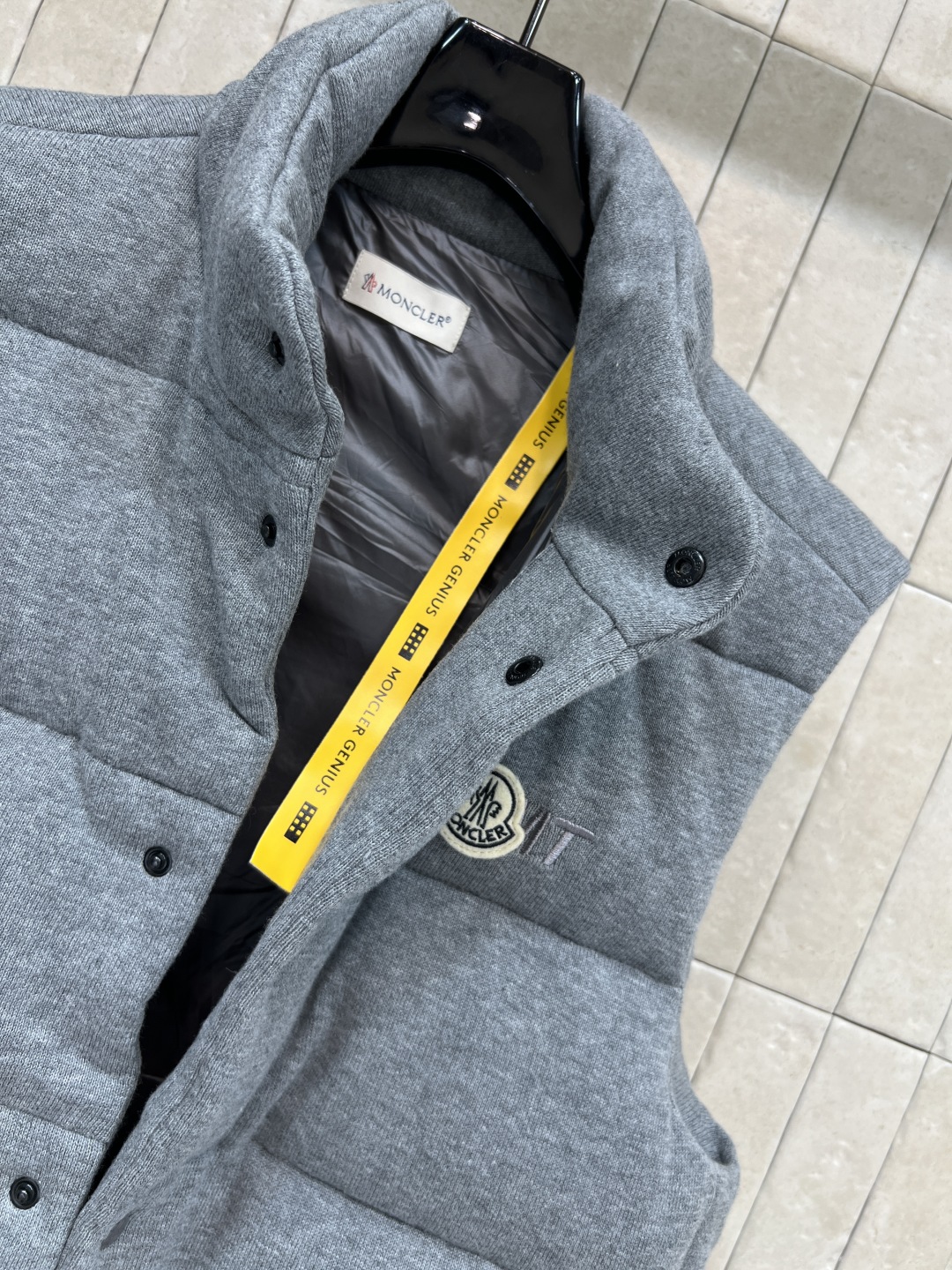 M家 25秋冬新款 立领羽绒服马甲 软糯亲肤有设计感 立领无袖马甲基础版型 上身显瘦又百搭 秋冬造型神器