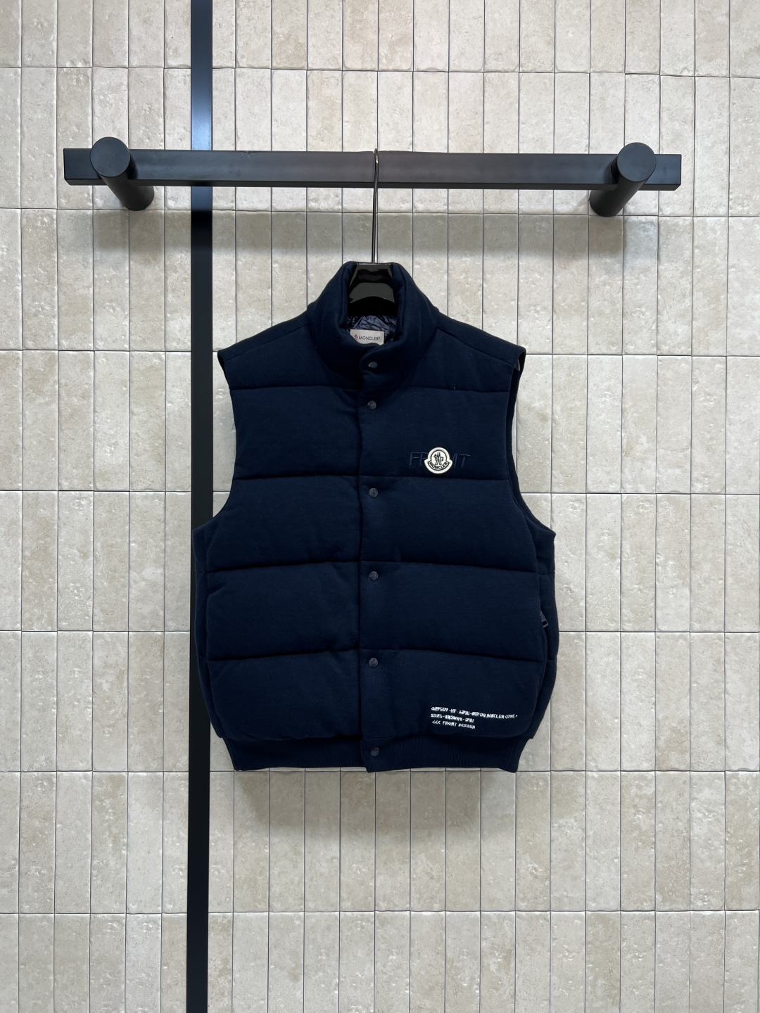 M家 25秋冬新款 立领羽绒服马甲 软糯亲肤有设计感 立领无袖马甲基础版型 上身显瘦又百搭 秋冬造型神器
