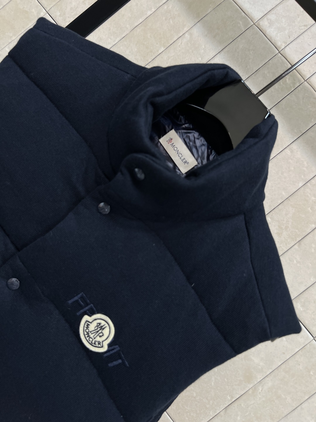 M家 25秋冬新款 立领羽绒服马甲 软糯亲肤有设计感 立领无袖马甲基础版型 上身显瘦又百搭 秋冬造型神器