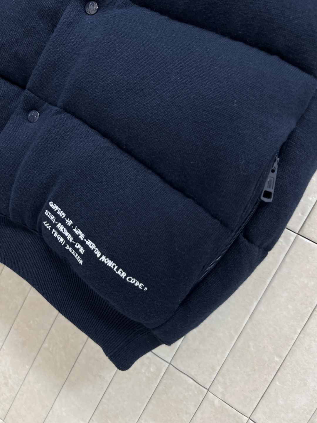 M家 25秋冬新款 立领羽绒服马甲 软糯亲肤有设计感 立领无袖马甲基础版型 上身显瘦又百搭 秋冬造型神器