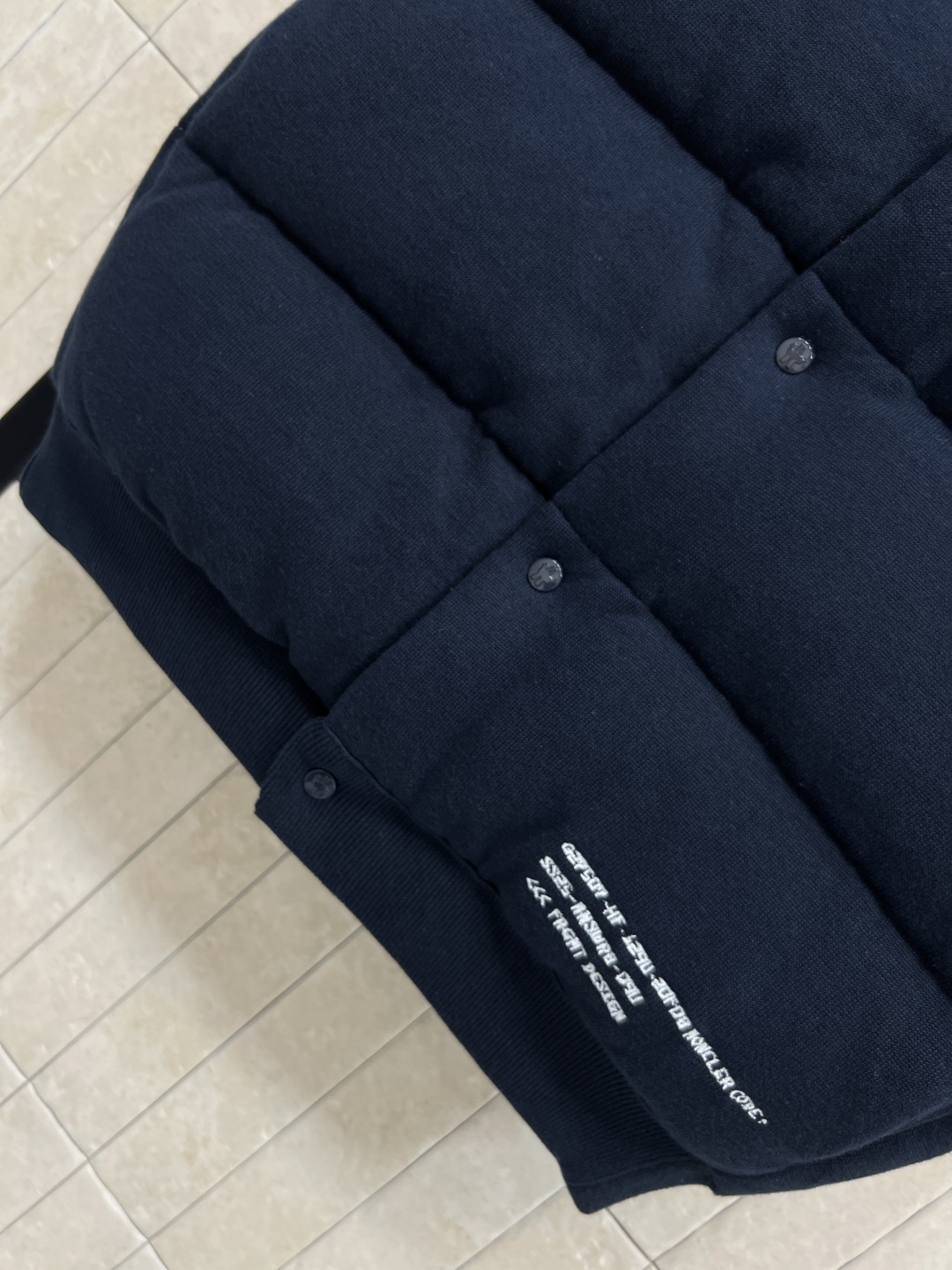 M家 25秋冬新款 立领羽绒服马甲 软糯亲肤有设计感 立领无袖马甲基础版型 上身显瘦又百搭 秋冬造型神器