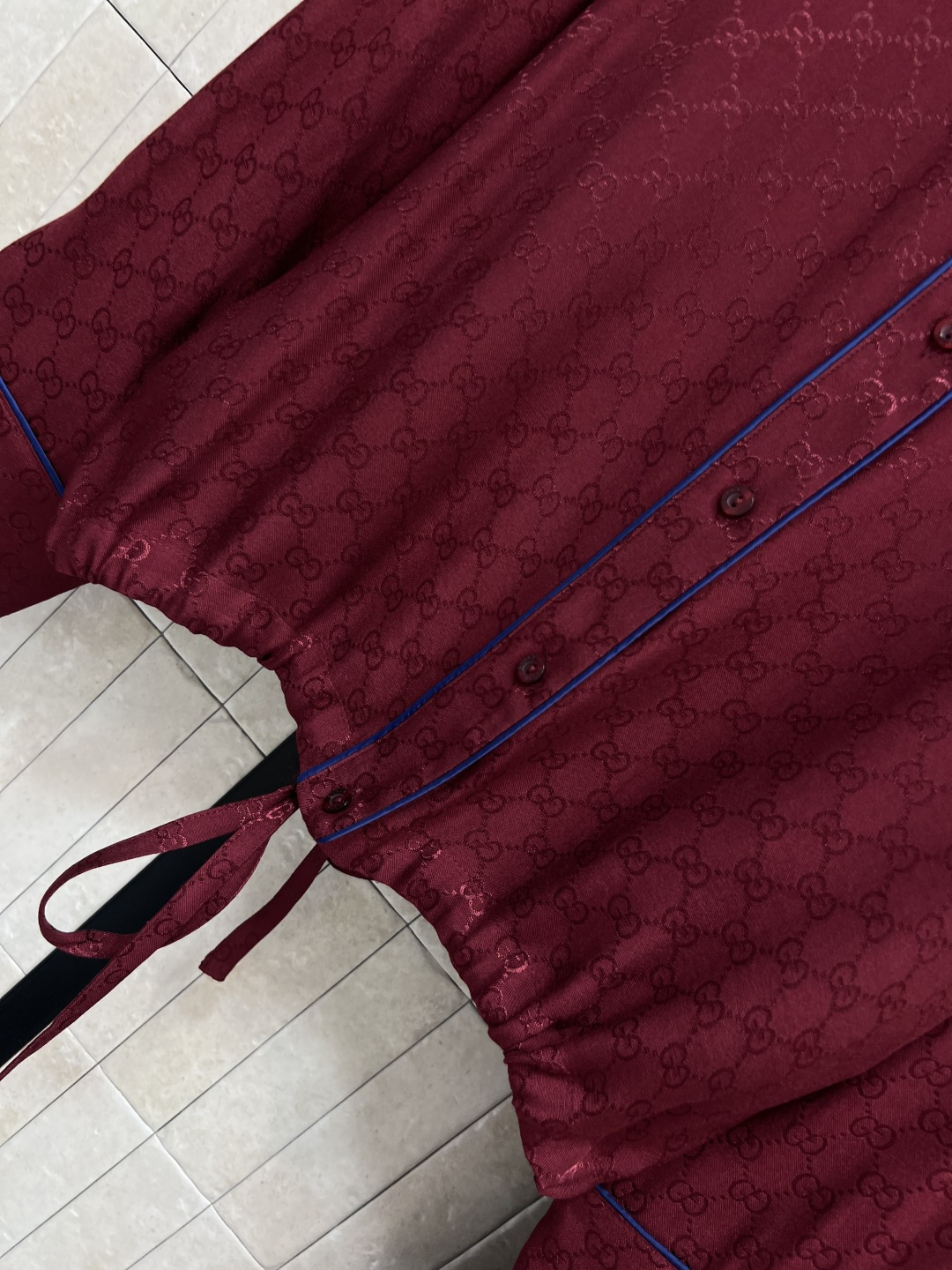 G家 25秋冬新款 红色双G休闲套装 翻领收腰短衬衣+高腰休闲裤 经典的GG提花面料 耐看永不过时 面料