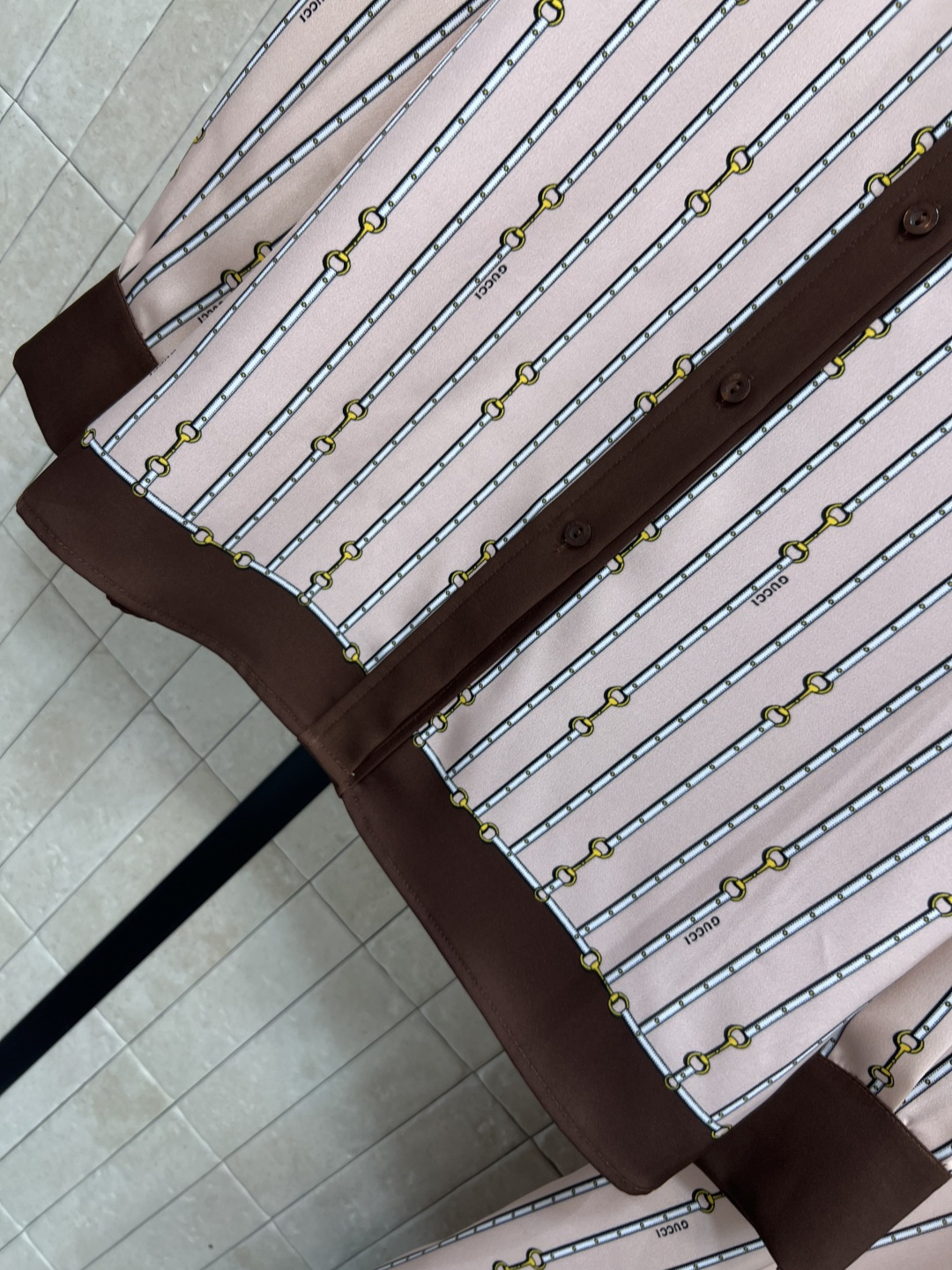 G家 25秋冬新款 条纹logo休闲套装 翻领衬衫+高腰休闲裤 小翻领宽松版型 很有垂感 不会软塌无型 