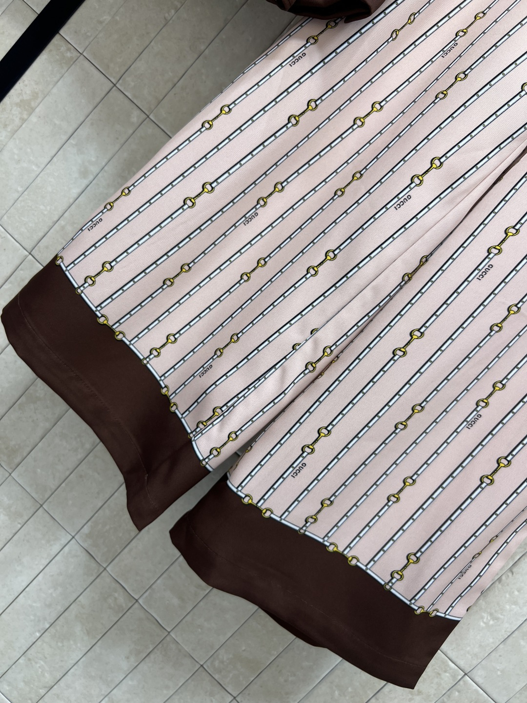 G家 25秋冬新款 条纹logo休闲套装 翻领衬衫+高腰休闲裤 小翻领宽松版型 很有垂感 不会软塌无型 