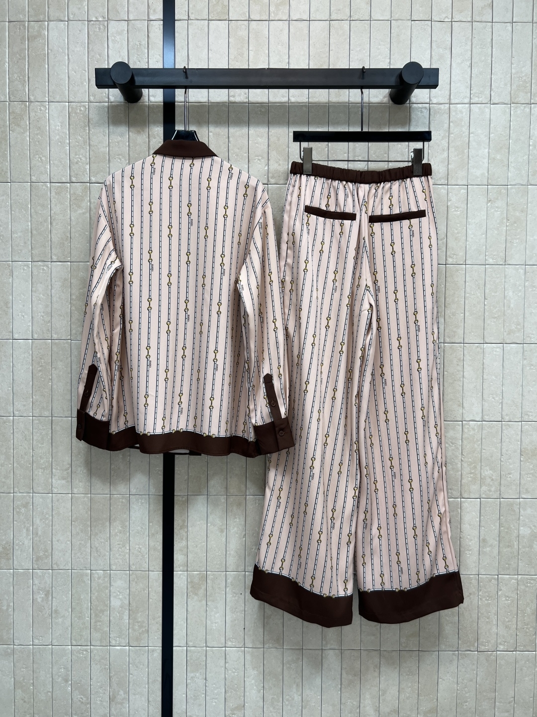 G家 25秋冬新款 条纹logo休闲套装 翻领衬衫+高腰休闲裤 小翻领宽松版型 很有垂感 不会软塌无型 