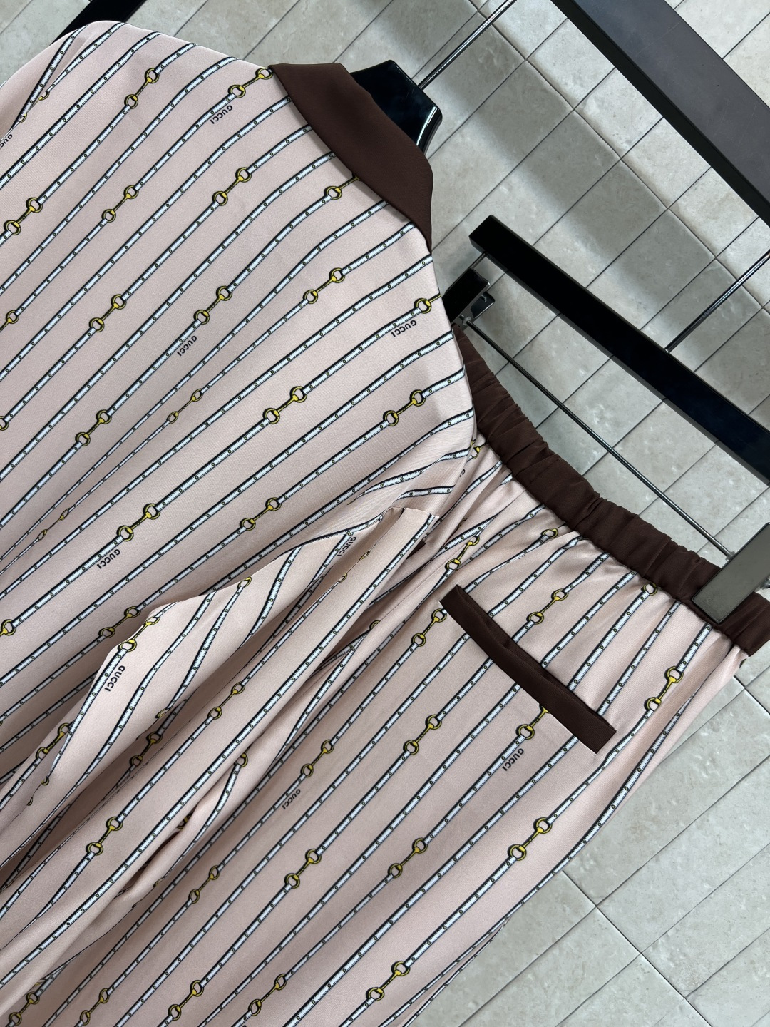 G家 25秋冬新款 条纹logo休闲套装 翻领衬衫+高腰休闲裤 小翻领宽松版型 很有垂感 不会软塌无型 